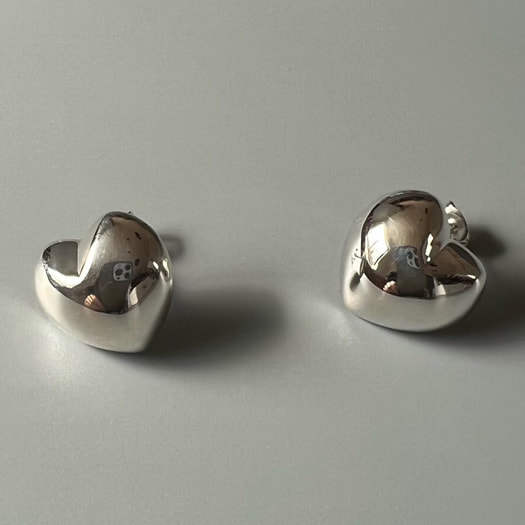 ハートのシルバーピアス