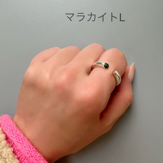 天然石マラカイトＬを着用している画像