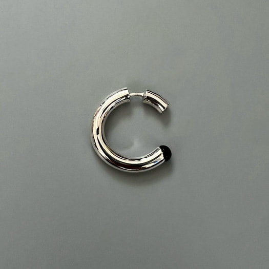 オニキスの片方のpierce