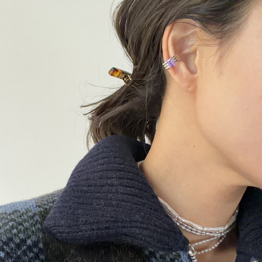 ear cuffを付けている姿